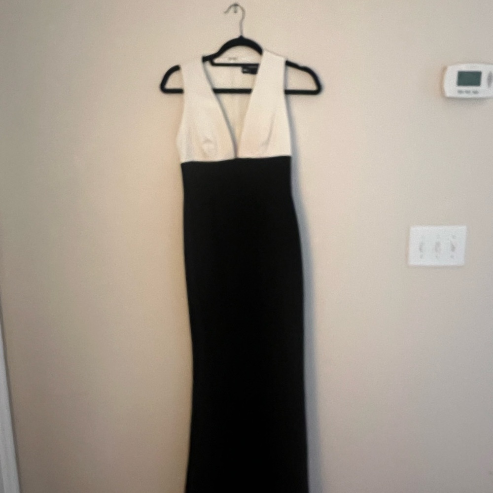 Elegant Black and White Colorblock V Neck JILL STUART Evening Gown